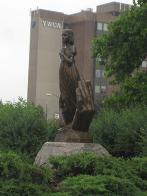 Founders Memorial Gallaudet Statue